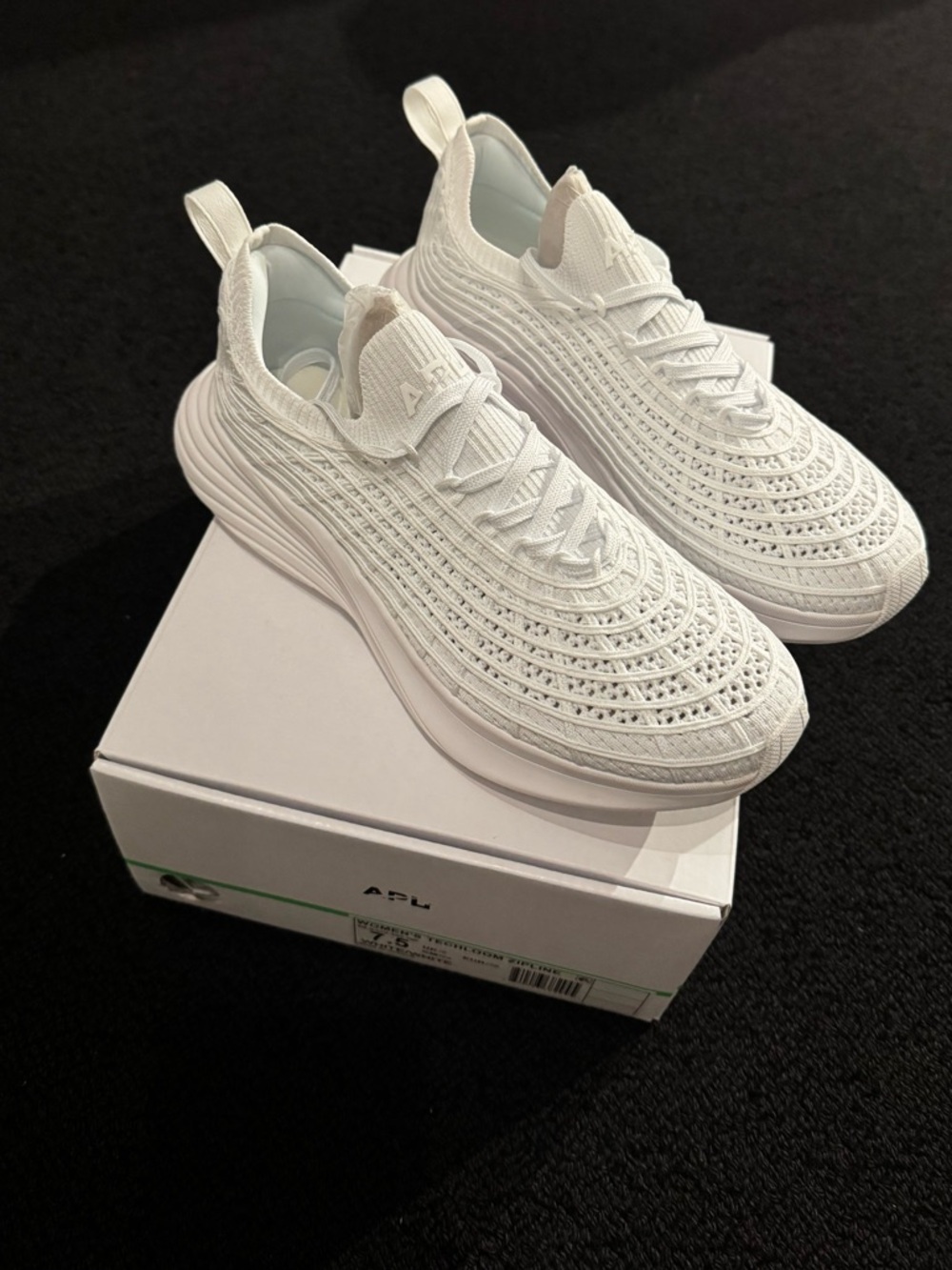 NWT APL Zipline white/white size 7.5 women’s